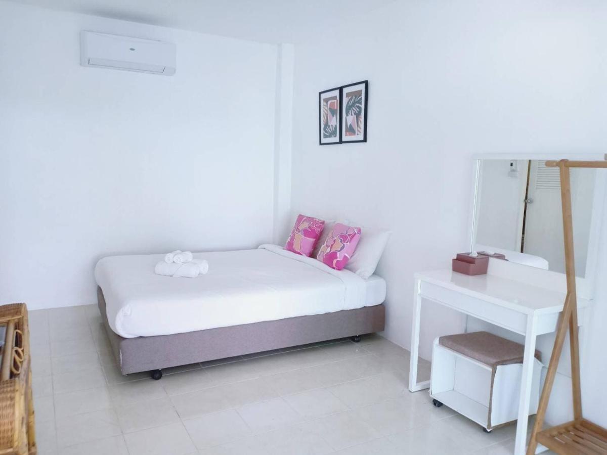 Issara Beach Resort Sichon Extérieur photo