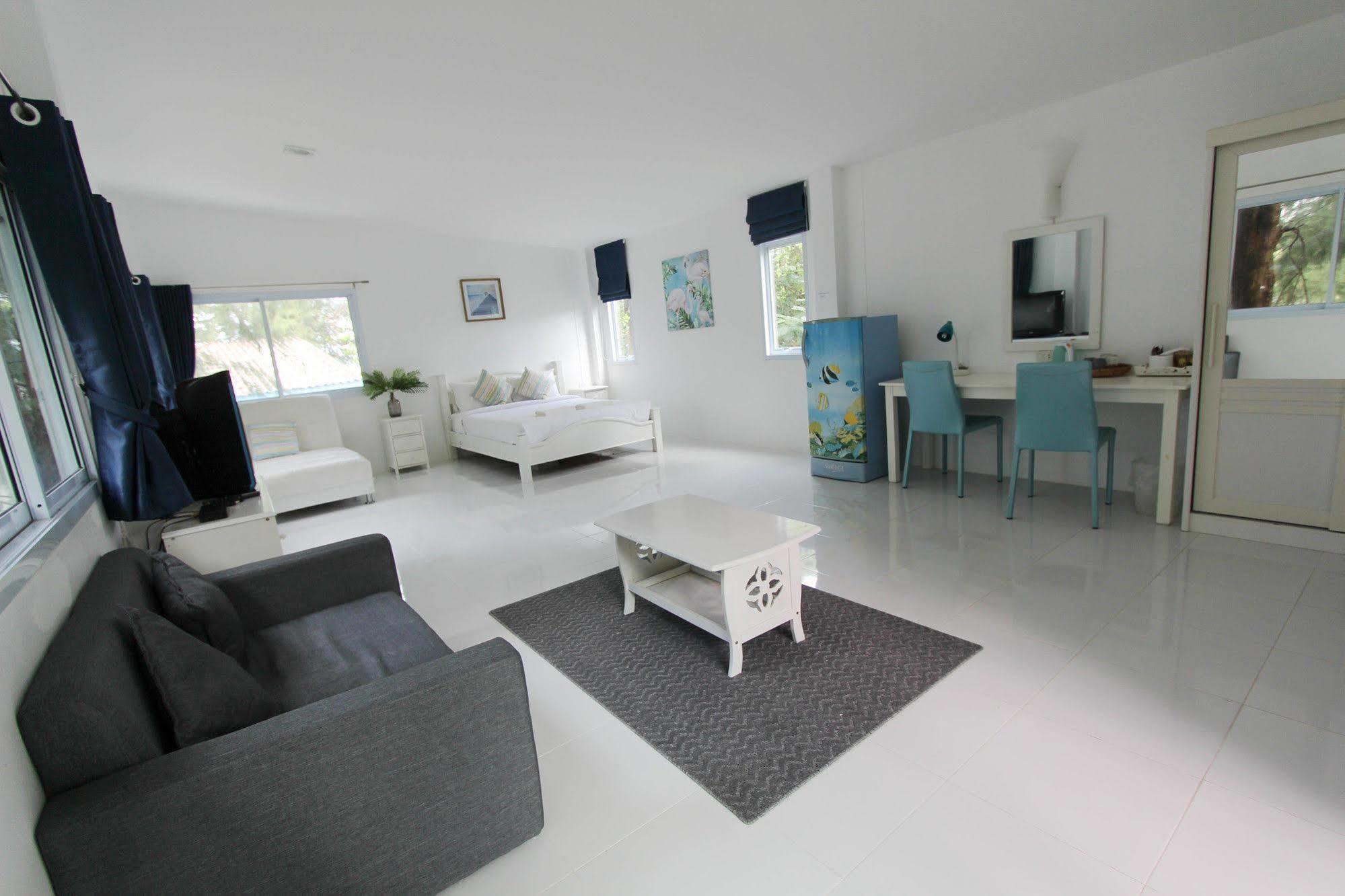 Issara Beach Resort Sichon Extérieur photo