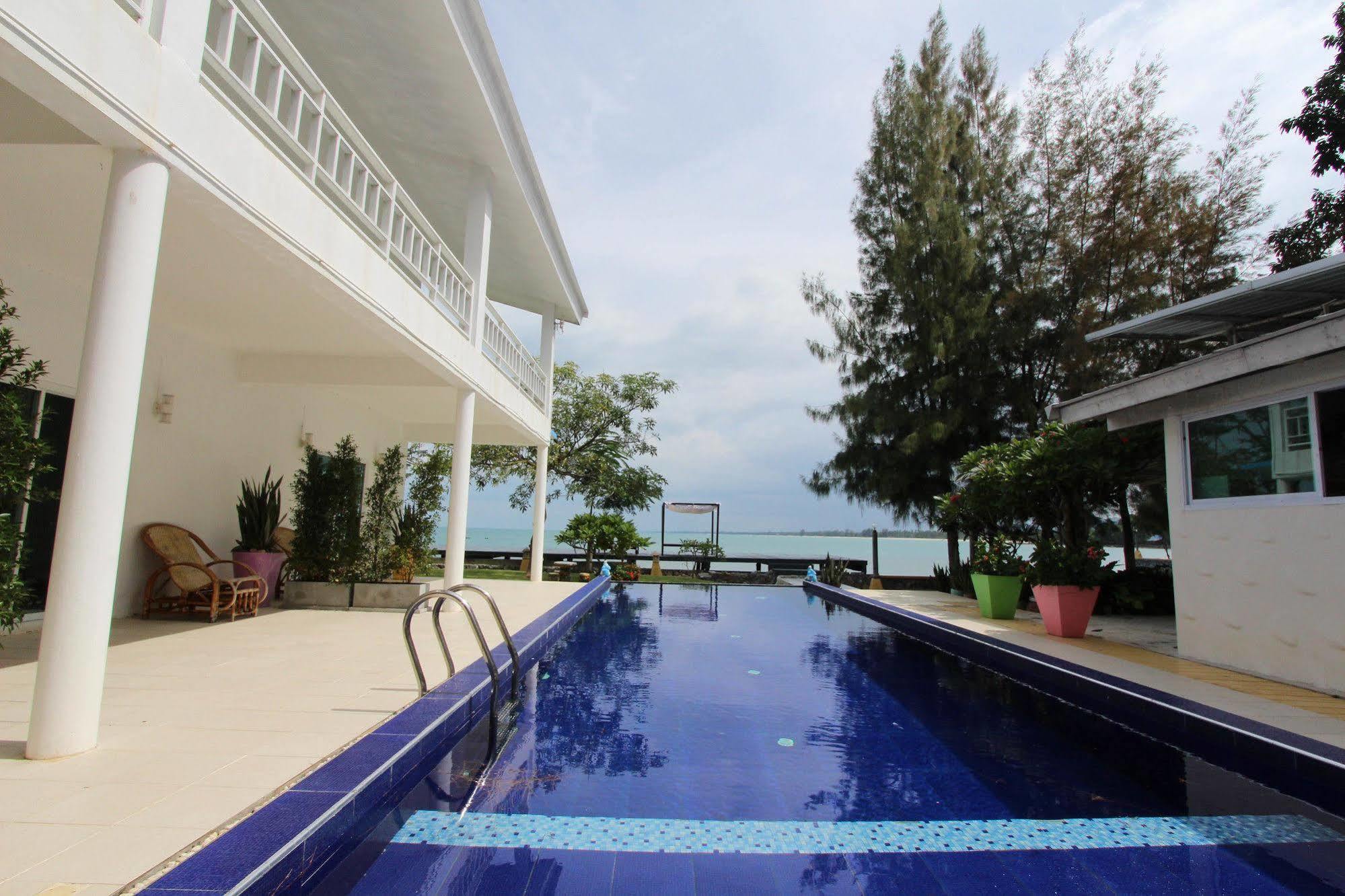 Issara Beach Resort Sichon Extérieur photo
