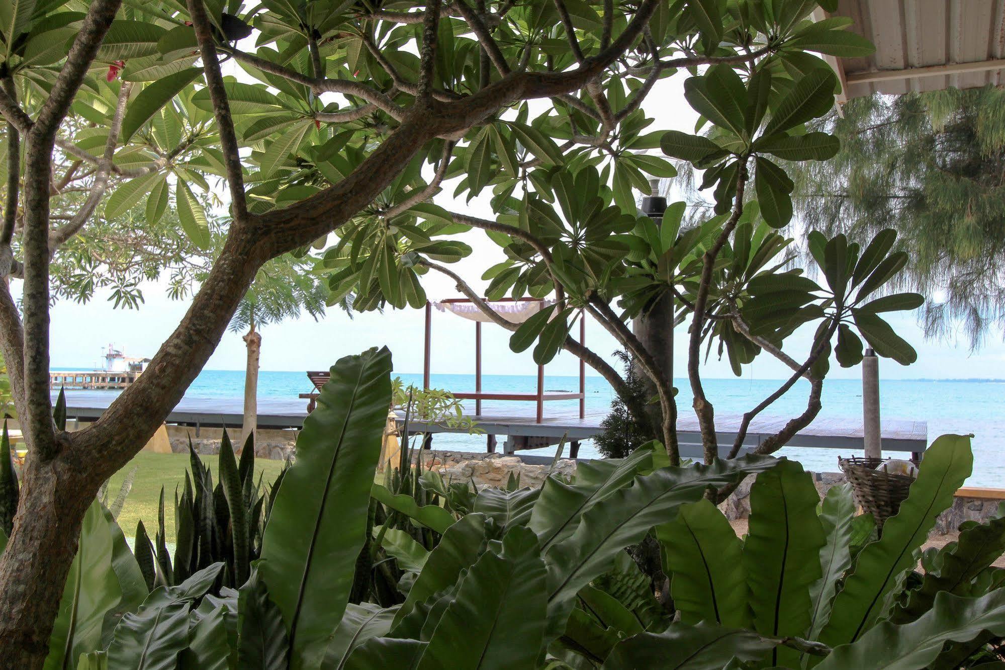 Issara Beach Resort Sichon Extérieur photo